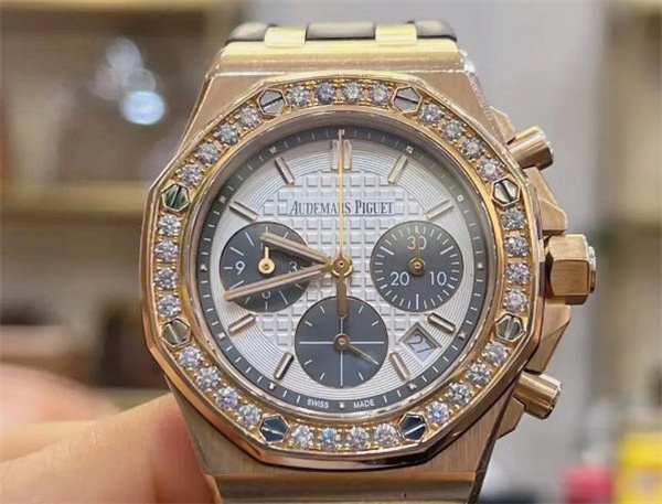 愛彼很久不戴不走了(手表保養(yǎng)與恢復(fù)使用方法)(圖) 愛彼很久不戴不走了(手表保養(yǎng)與恢復(fù)使用方法)(圖)